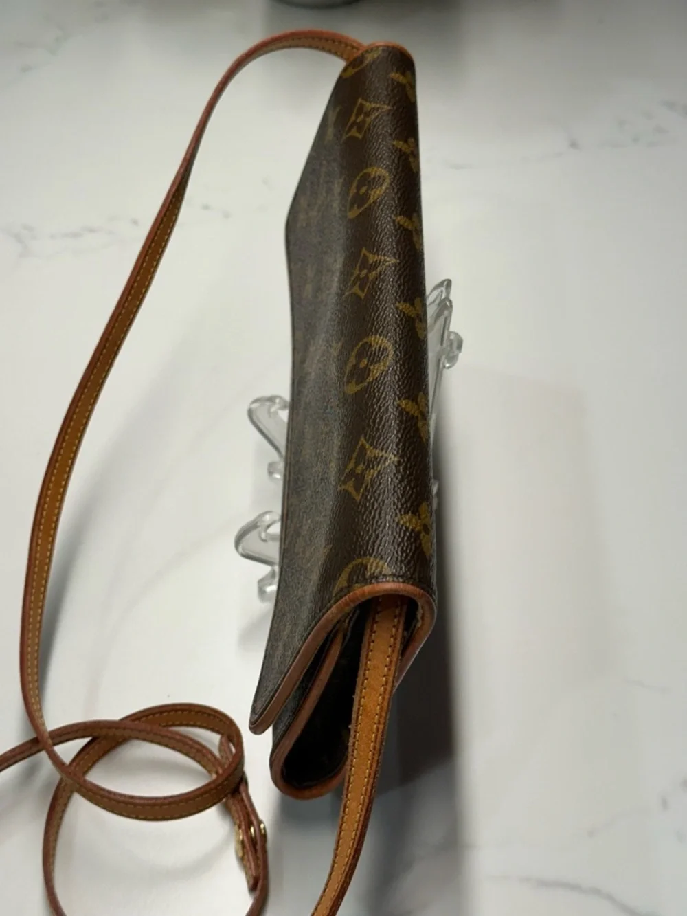 Louis Vuitton Monogram Shoulder/Crossbody Pouchette in Classic LV Monogram - Picture 7 of 16